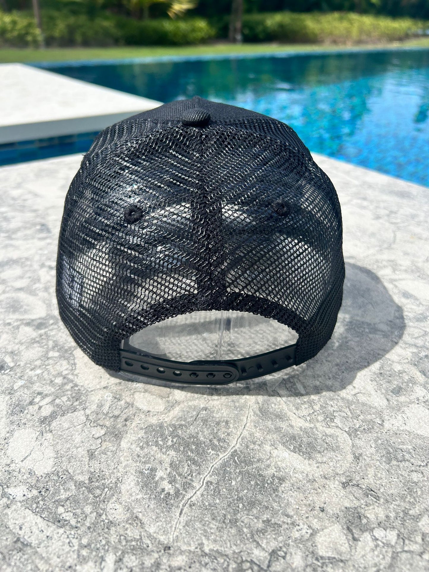 Silicone PR Plate Trucker Hat - Puerto Rican Flag & "Puerto Rico Está K-brón" Black Mesh Snapback