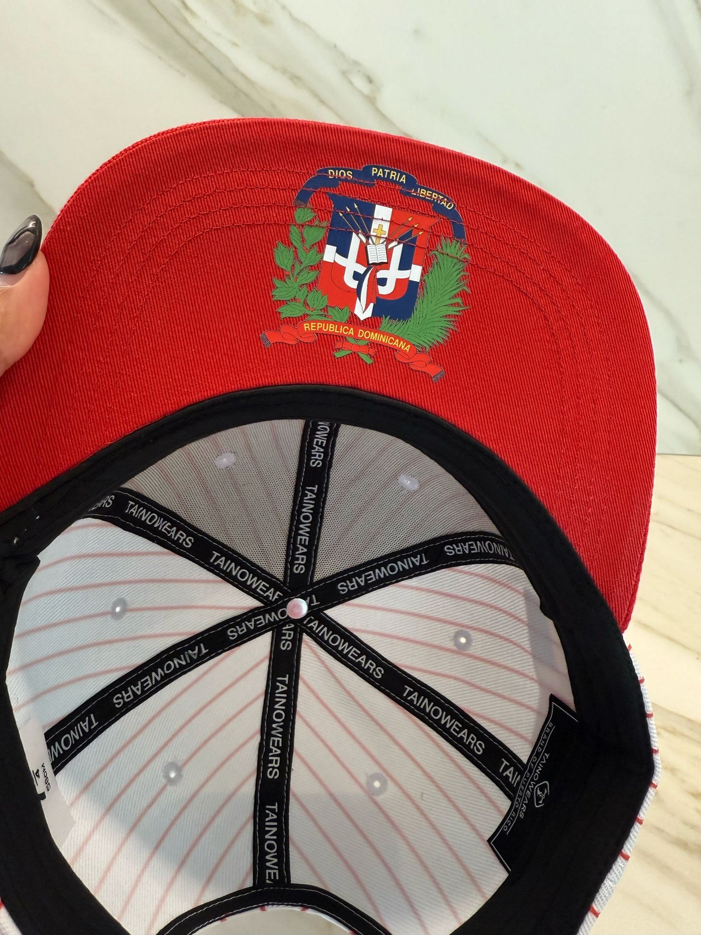 HeadzFlex Republica Dominicana Coat of Arms |Structured Crown, Embroidered , Flatbill