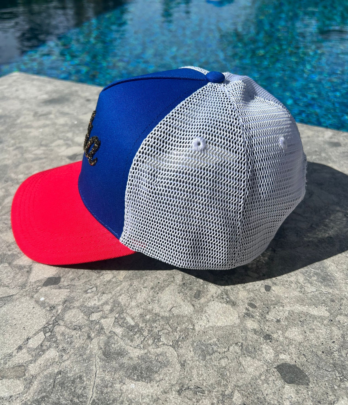 Salsa Trucker Hat – Curved Brim Mesh Cap with Metal Alloy PR Detail | Tainowears®