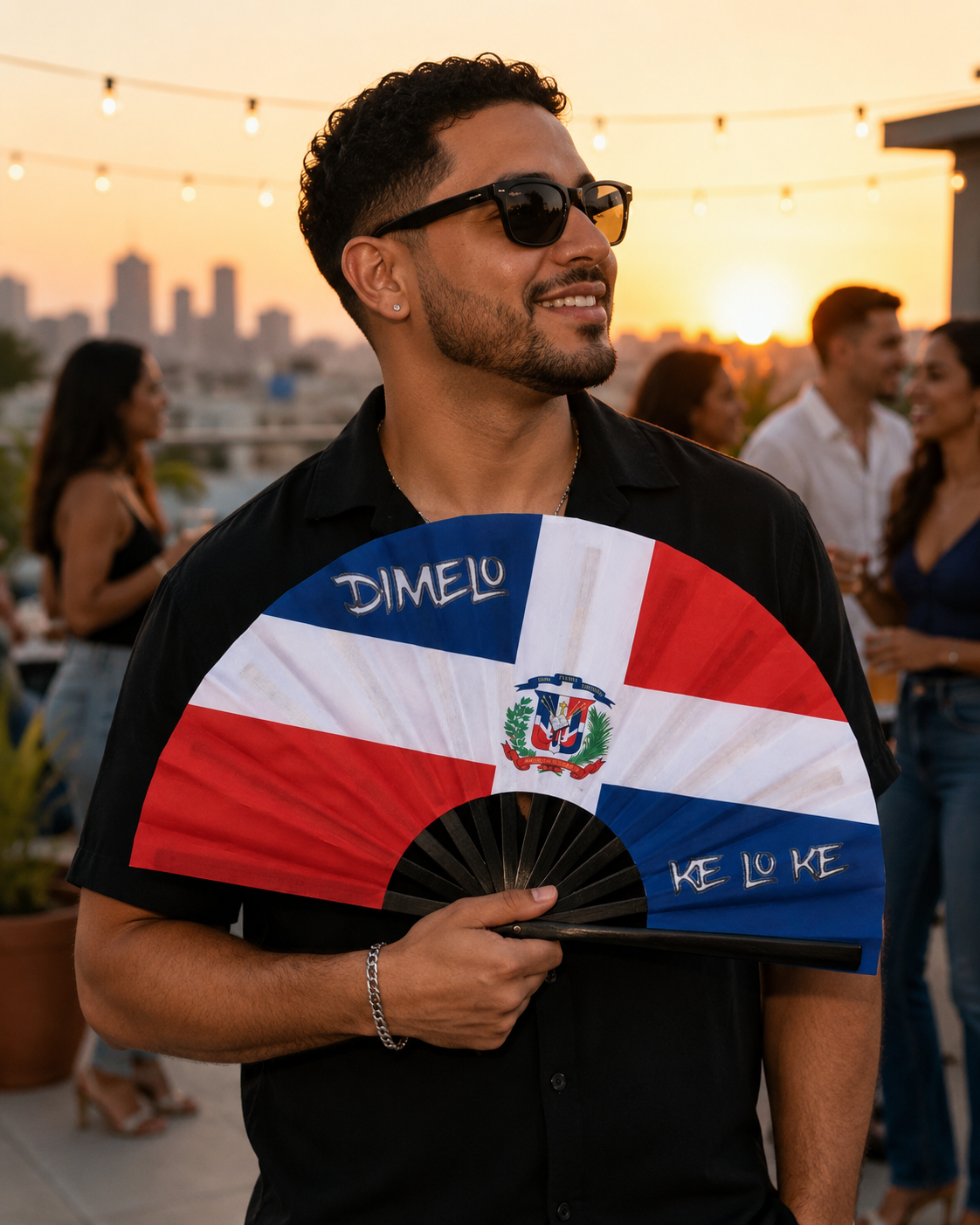 Dominican Republic Flag Folding Fan – Dímelo Ke Lo Ke Bamboo Clack Fan