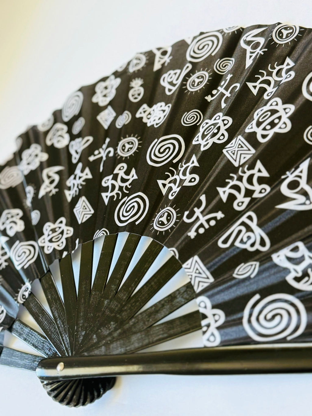 Puerto Rico Taino Symbols Large Folding Fan – Black White Bamboo Rib Clack Fan