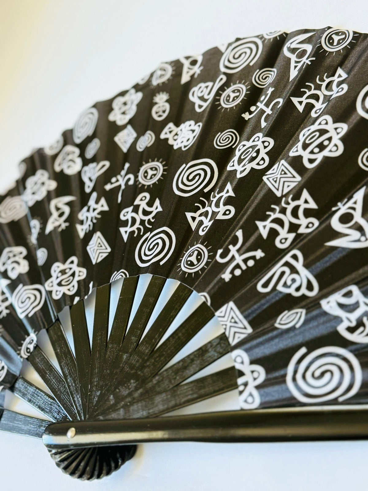 Puerto Rico Taino Symbols Large Folding Fan – Black White Bamboo Rib Clack Fan